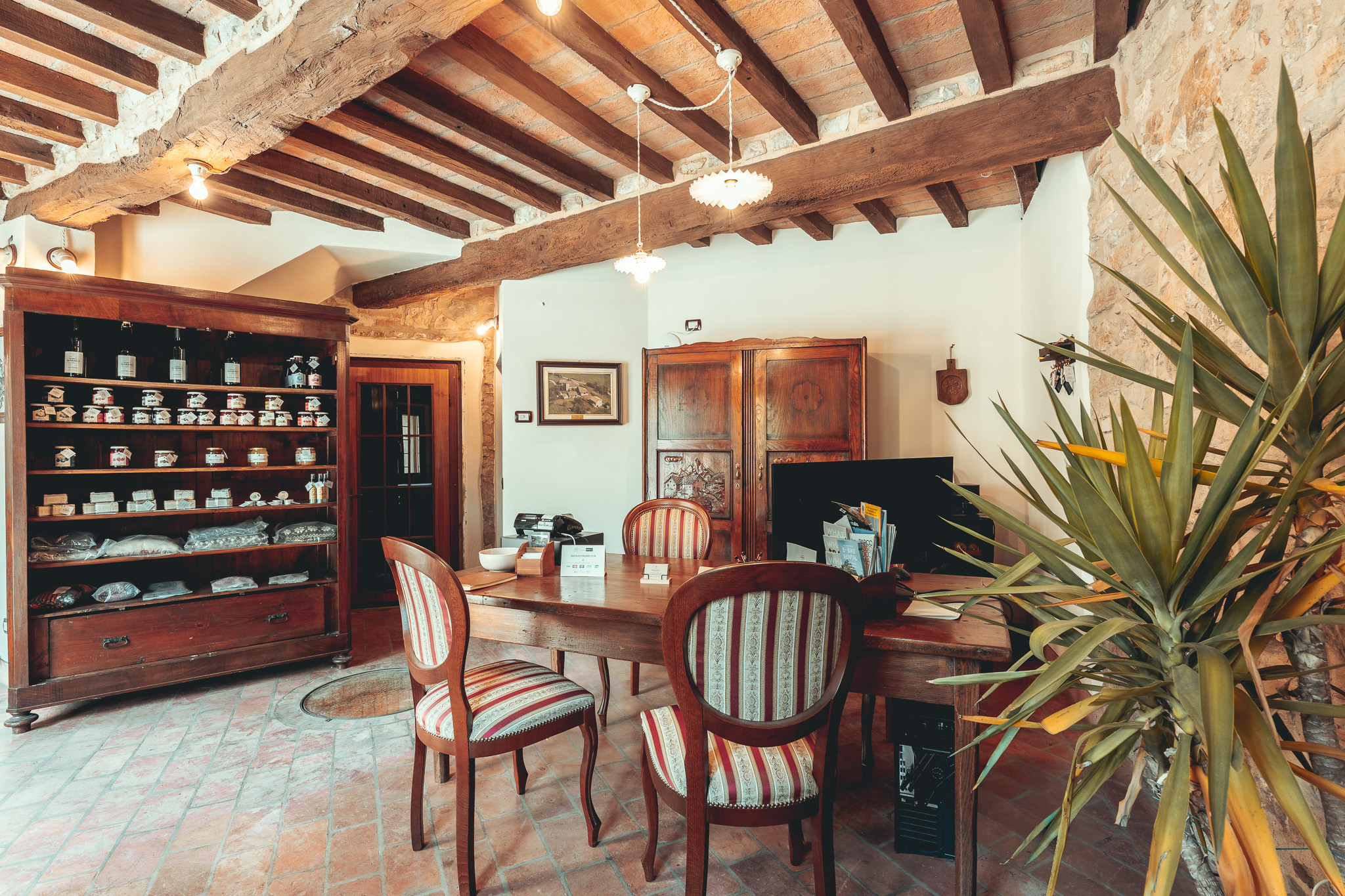 Relais esclusivo sull'Appennino modenese - Reception Borgo Sgarabìa